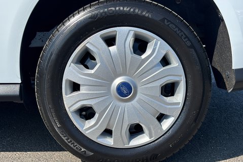Ford Transit Connect 220 L1 Trend DCIV Tdci with Air Con / Sat Nav / Camera 34