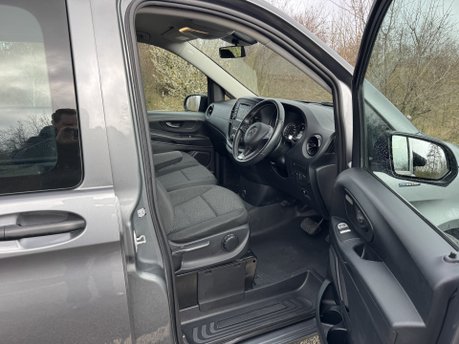 Mercedes-Benz eVito 100 KWH Tourer Pro L2 Auto Electric 9 SEATER/LWB/PARKTRONIC/VAT Q 6