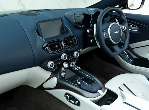 Aston Martin V8 Vantage Roadster 16