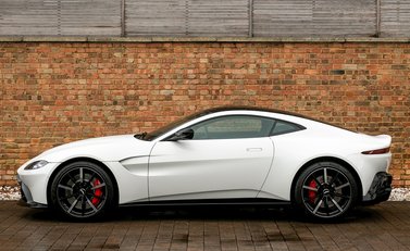 Aston Martin V8 Vantage 2