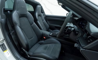 Porsche 911 (992) Targa 4 GTS 13