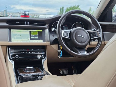 Jaguar XF 2.0d Portfolio Saloon 4dr Diesel Auto Euro 6 (s/s) (163 ps) 19