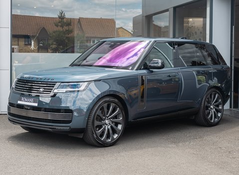 Land Rover Range Rover P530 SV 2