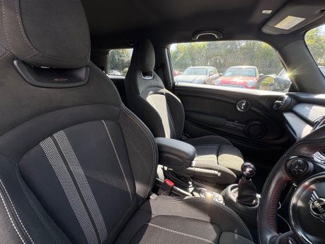 Mini Hatch Cooper 1.5 Sport Comfort / Navigation 3 door - SAT NAV - JCW STYLING 4