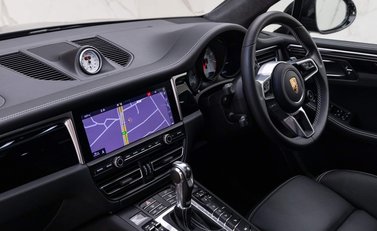 Porsche Macan TURBO PDK 11