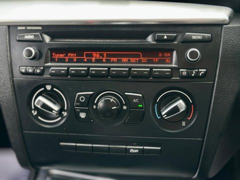 BMW 1 Series 2.0 120i Exclusive Edition Euro 5 (s/s) 2dr 18