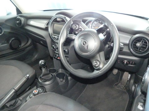 Mini Hatch COOPER 8