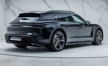 Porsche Taycan TURBO S CROSS TURISMO 6