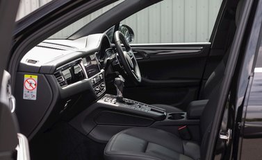 Porsche Macan S 16