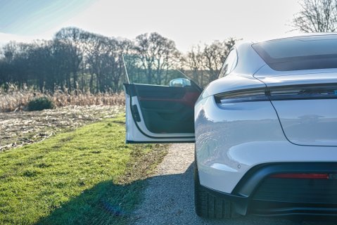 Porsche Taycan Performance Plus 93.4kWh 7
