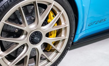 Porsche 911 GT2 RS Weissach (991) 36