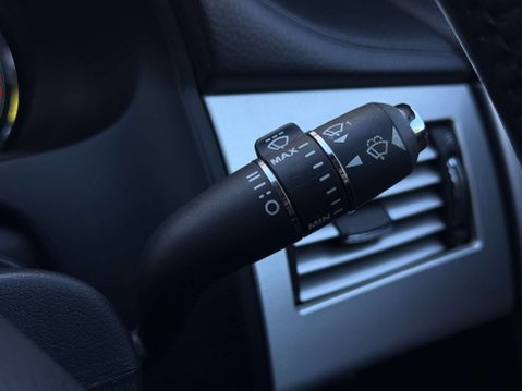 Jaguar XF 2.2d SE Saloon 4dr Diesel Auto Euro 5 (s/s) (190 ps) 43