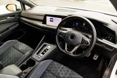 Volkswagen Golf R-LINE ETSI DSG 4