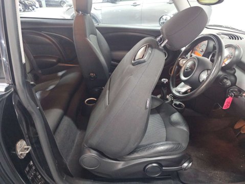 Mini Hatch 1.6 Cooper 3dr 15