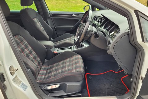 Volkswagen Golf GTI 28