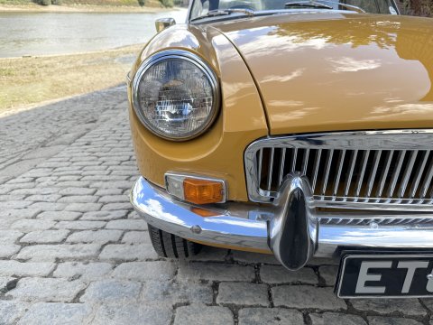 MG B ROADSTER 61