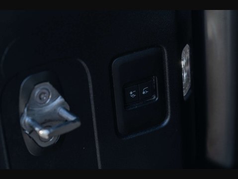 Land Rover Defender 3.0 Defender X-Dynamic S D MHEV Auto 4WD 5dr 19