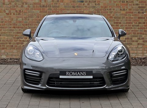 Porsche Panamera GTS 4