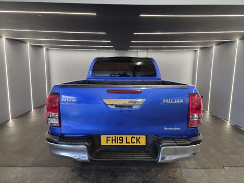 Toyota Hilux 2.4 HI-Luxury Invincible D-4D 4WD Double Cab Auto 4WD 5dr 5