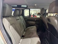 Land Rover Defender 2.0 SD4 S SUV 5dr Diesel Auto 4WD Euro 6 (s/s) (240 ps) 37