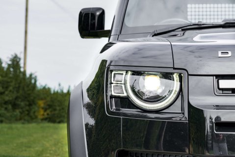 Land Rover Defender D300 X-Dynamic HSE Hard Top 17