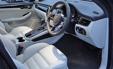 Porsche Macan Turbo 13