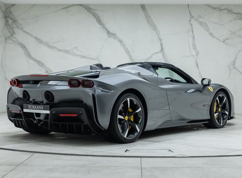 Ferrari SF90 SPIDER 8