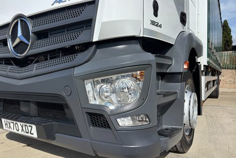 Mercedes-Benz Actros 1824L Streamspace with 8.6m Body & Tail Lift 22