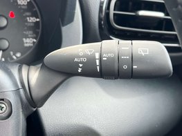 Toyota Yaris ICON HEV CVT 57