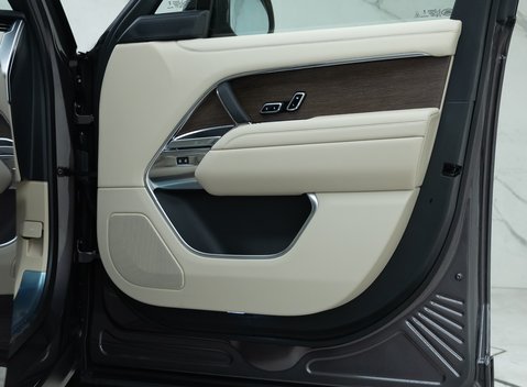 Land Rover Range Rover P460e SE 22