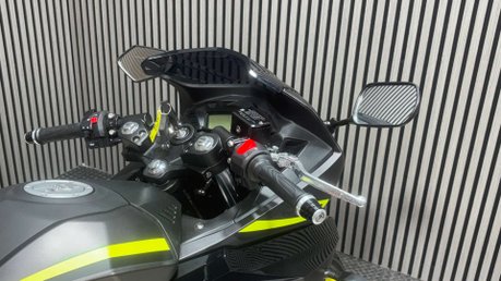 Lexmoto LXS 2023 ONLY 1K NEW MOT 125CC SPORTS BIKE LEARNER 32