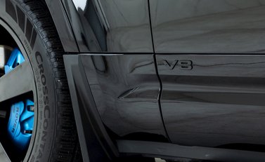 Land Rover Defender 110 V8 25