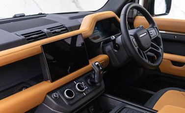 Land Rover Defender X 12