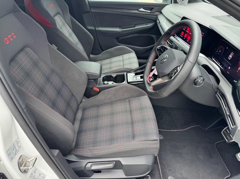 Volkswagen Golf GTI TSI DSG 15