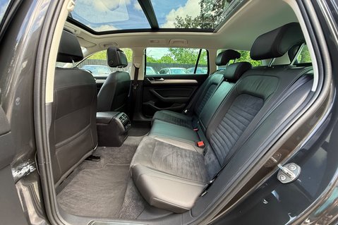Volkswagen Passat GT TSI EVO DSG - PANORAMIC SUNROOF -19 INCH ALLOYS - ONE OWNER 29