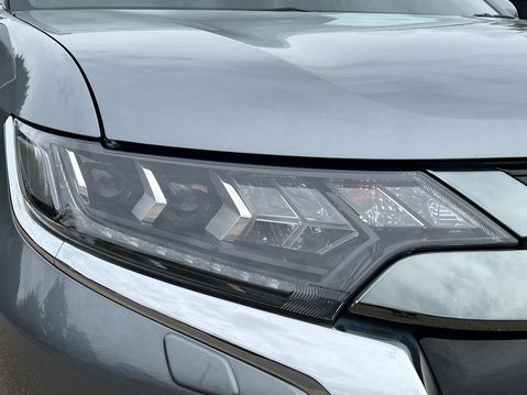 Mitsubishi Outlander PHEV EXCEED 13