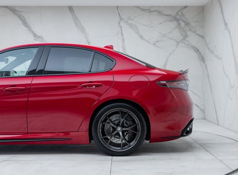 Alfa Romeo Giulia QUADRIFOGLIO 40