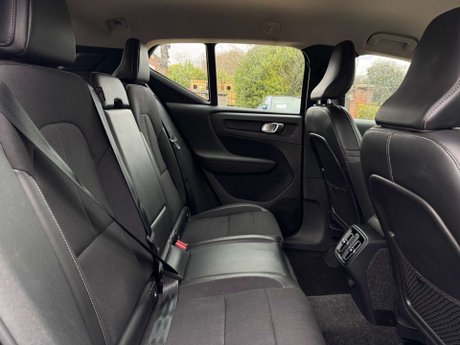 Volvo XC40 2.0 XC40 Momentum D3 5dr 37