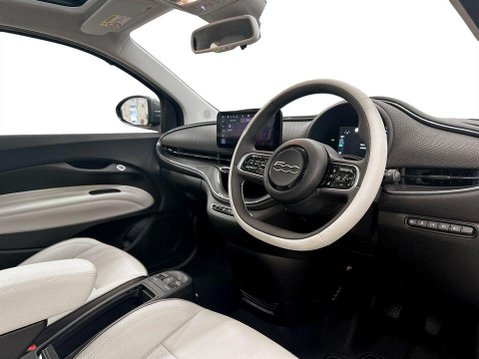Fiat 500e 42kWh La Prima Hatchback 3dr Electric Auto (118 ps) 12