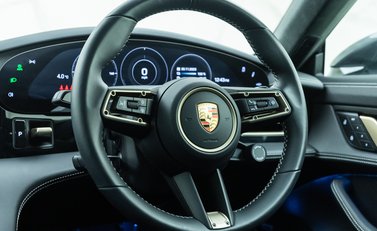 Porsche Taycan TURBO S 22