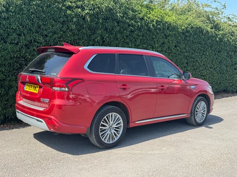 Mitsubishi Outlander (Sold) 2.4h TwinMotor 13.8kWh 4h SUV 5dr Petrol Plug-in Hybrid CVT 4WD Euro 29