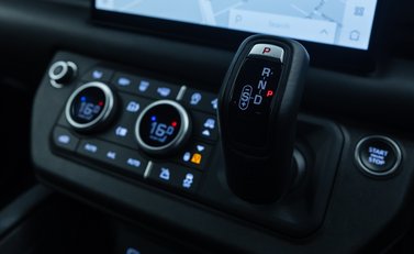 Land Rover Defender 110 V8 P525 26