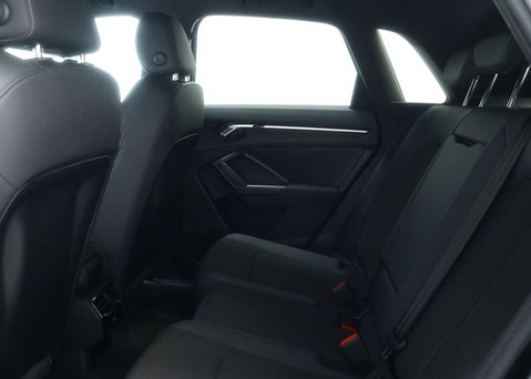 Audi Q3 1.5 TFSI CoD 35 Black Edition SUV 5dr Petrol S Tronic Euro 6 (s/s) (150 ps) 50
