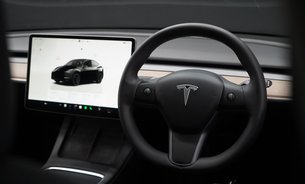 Tesla Model Y  Performance Enhanced Autopilot Auto Park & Summon Solid Black 1 Owner 13