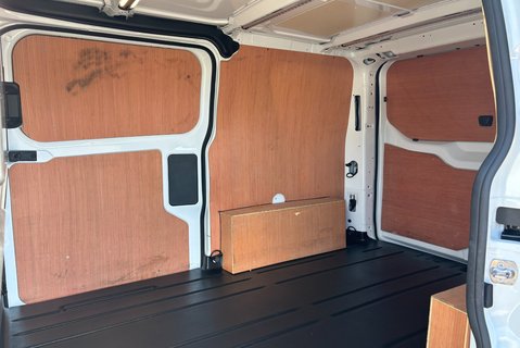 Ford Transit Custom 300 Active L1 170 ps Selectshift Panel Van - Tailgate & Twin Side Doors 9
