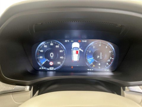Volvo V60 2.0 B5 MHEV Estate 5dr Petrol Hybrid Auto AWD Euro 6 (s/s) (250 ps) 2 Owner 14