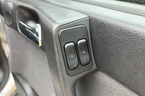 Vauxhall Astra ENVOY 1.6 AUTOMATIC LOOK! JUST 85000 MILES! ULEZ COMPLIANT! 19