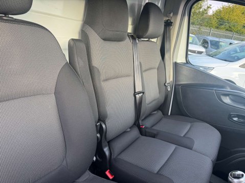 Renault Trafic 2.0 dCi ENERGY 28 Business+ Panel Van 5dr Diesel Manual SWB Standard Roof E 21