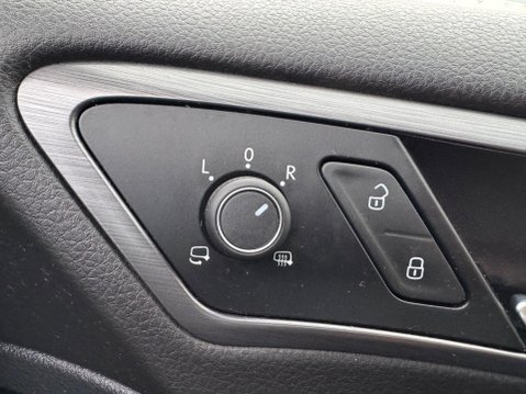 Volkswagen Golf 1.0 TSI BlueMotion Tech SE Nav Euro 6 (s/s) 5dr 30