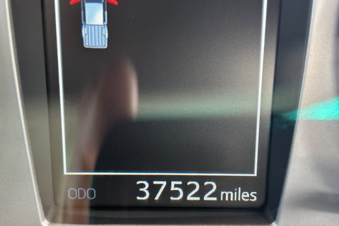 Toyota Hilux Invincible 4WD Auto 2.8 D-4D Double Cab Pickup - Pegasus Canopy 38